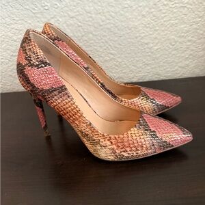Jennifer Lopez Pink and Brown Snakeskin Heels size 6. Sunset Peach color.